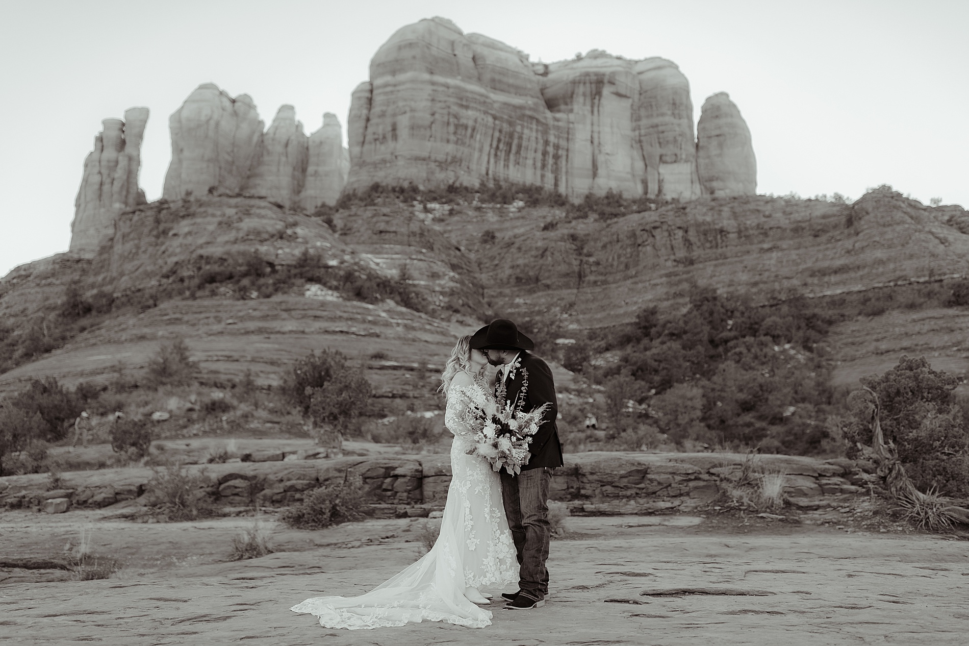 romantic wedding photos from Sedona elopement