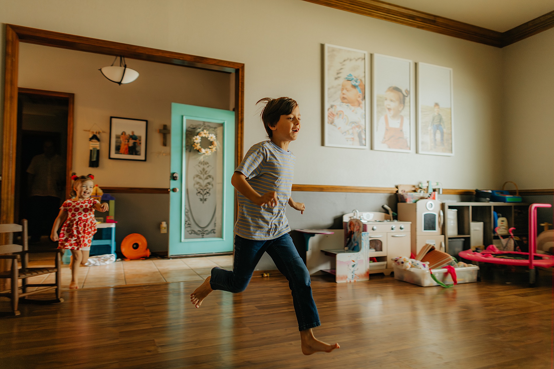 kids run through room | The Beauty of Candid Lifestyle Photography