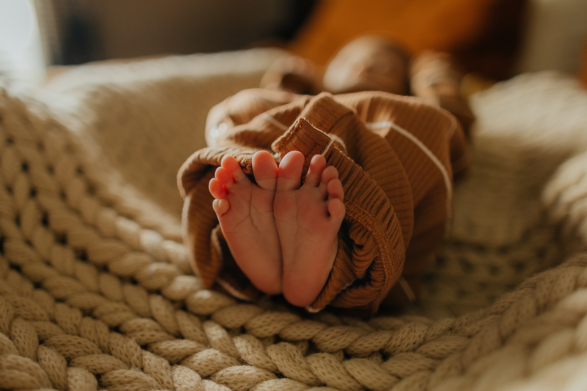 tiny newborn toes