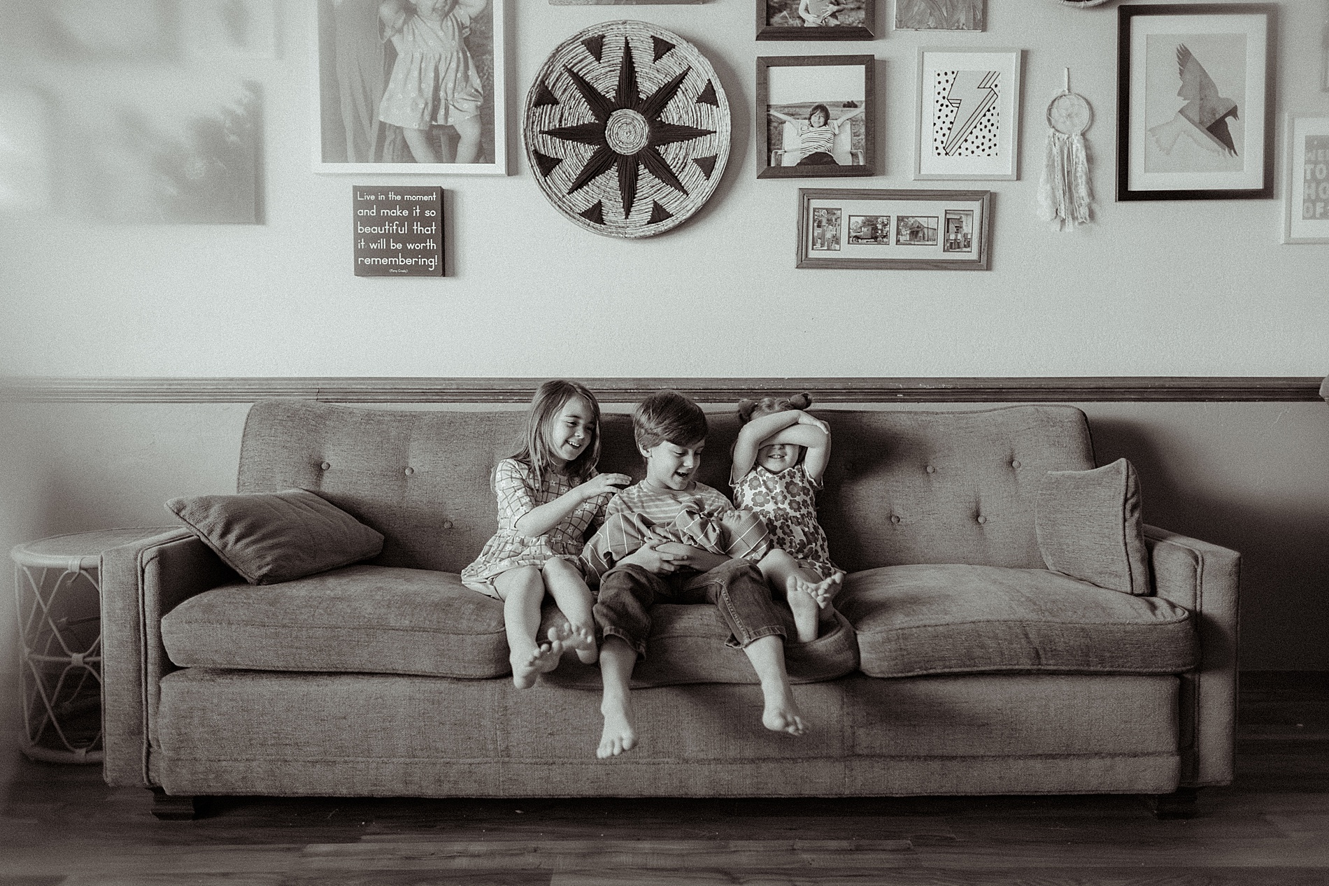 Timeless sibling photos during newborn session